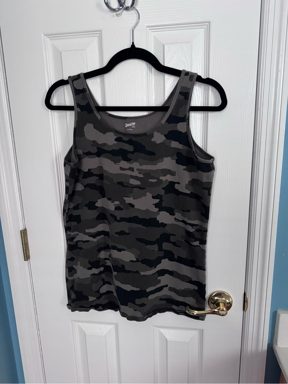 Duluth Trading Co Women’s Gray & Black Camo Tank